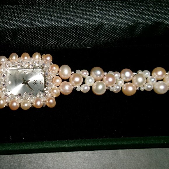NWOT Vintage Faux Peach and Cream Pearl Ladies Dress Watch with Case - Picture 4 of 5